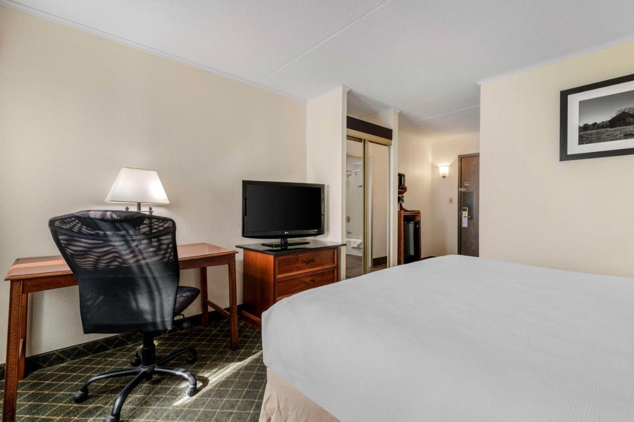 Best Western Plus Augusta Civic Center Inn Exterior photo